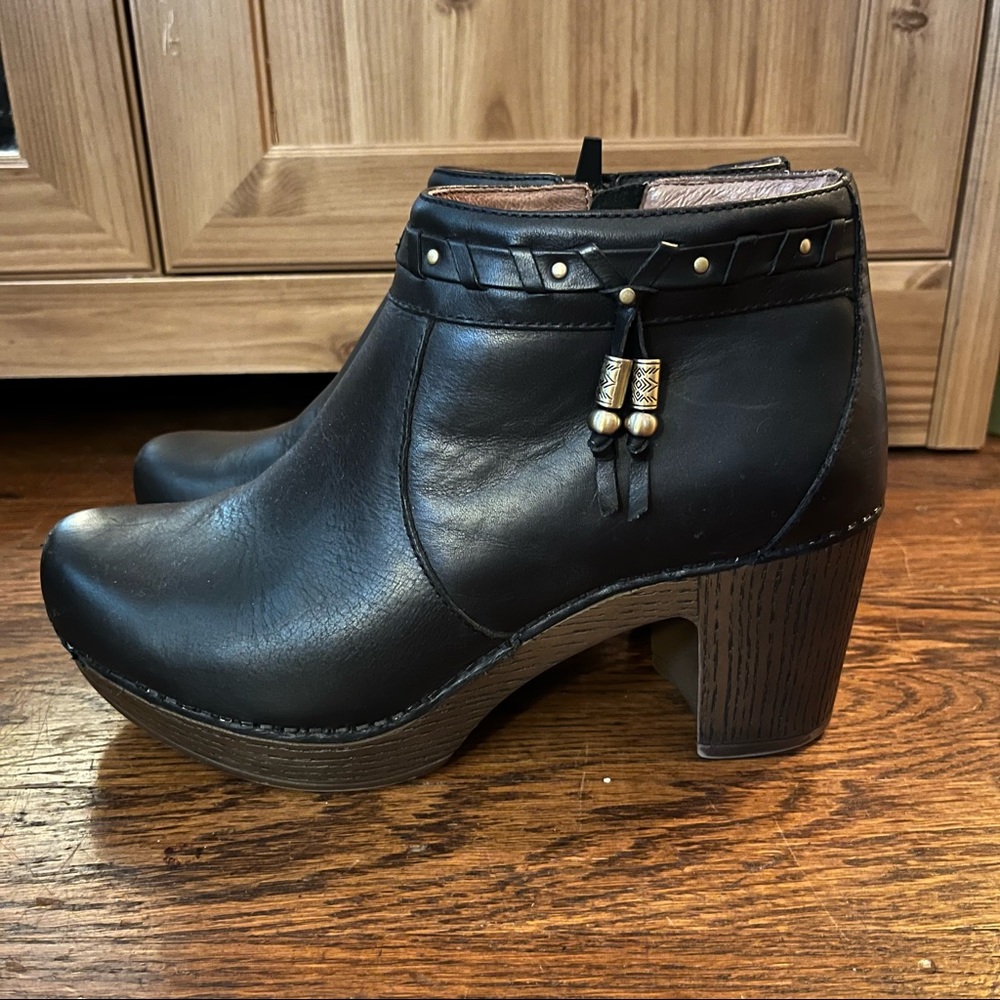 Dansko Black Leather Boho Heel Boots (8.5)